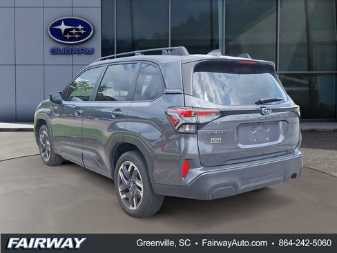 Used 2025 Subaru Forester Premium AWD/4WD image 3