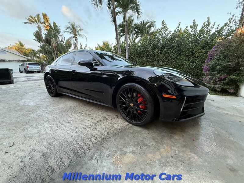 Used 2025 Porsche Panamera image 3