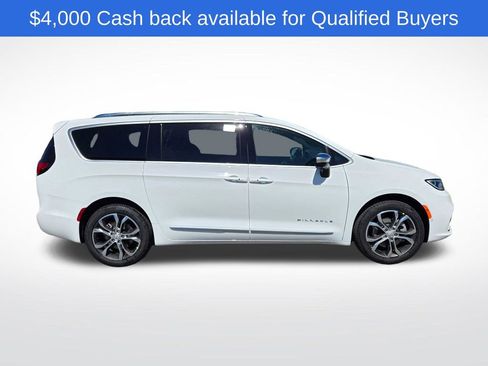 New 2026 Chrysler Pacifica Pinnacle image 2