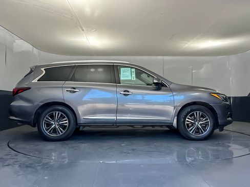 Used 2019 INFINITI QX60 Luxe w/ Essential Package FWD image 2