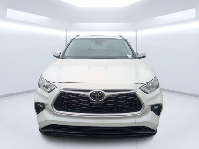 Used 2024 Toyota Highlander XLE FWD image 8