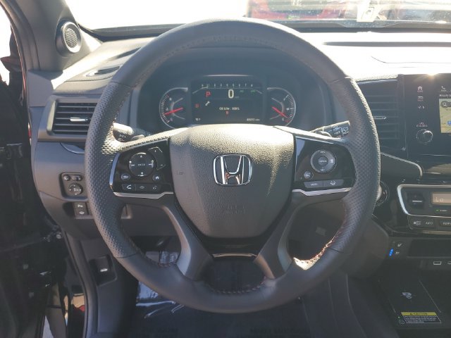 Certified 2025 Honda Passport Black Edition image 29