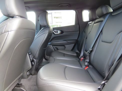 New 2025 Jeep Compass Limited w/ Sun & Sound Group image 16