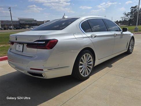 Used 2021 BMW 740i w/ Premium Package image 5