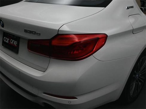 Used 2019 BMW 530e xDrive w/ Convenience Package image 26