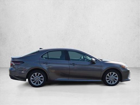 Used 2022 Toyota Camry LE AWD/4WD image 4