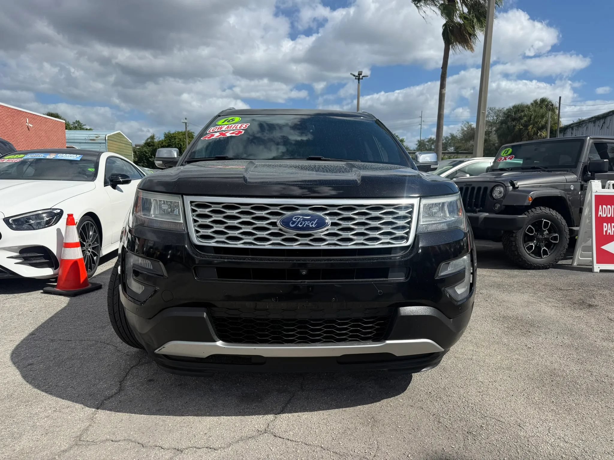 Used 2016 Ford Explorer Platinum AWD/4WD image 2