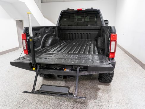 Used 2022 Ford F350 Platinum image 11