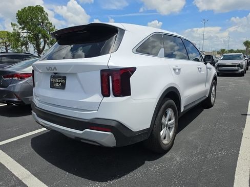 Certified 2025 Kia Sorento LX FWD image 17