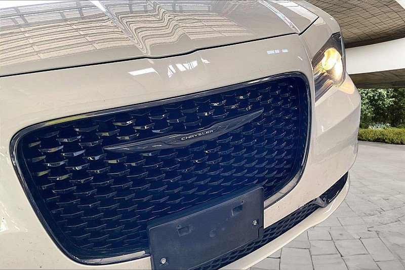 Used 2023 Chrysler 300 Touring w/ Sport Appearance Package RWD image 23