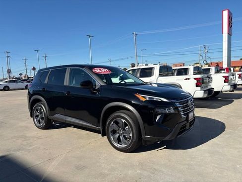 Used 2025 Nissan Rogue SV FWD image 2