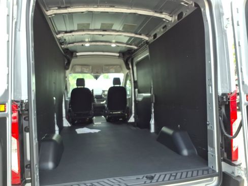 New 2026 Ford Transit 250 148 Medium Roof w/ Load Area Protection Package RWD image 10