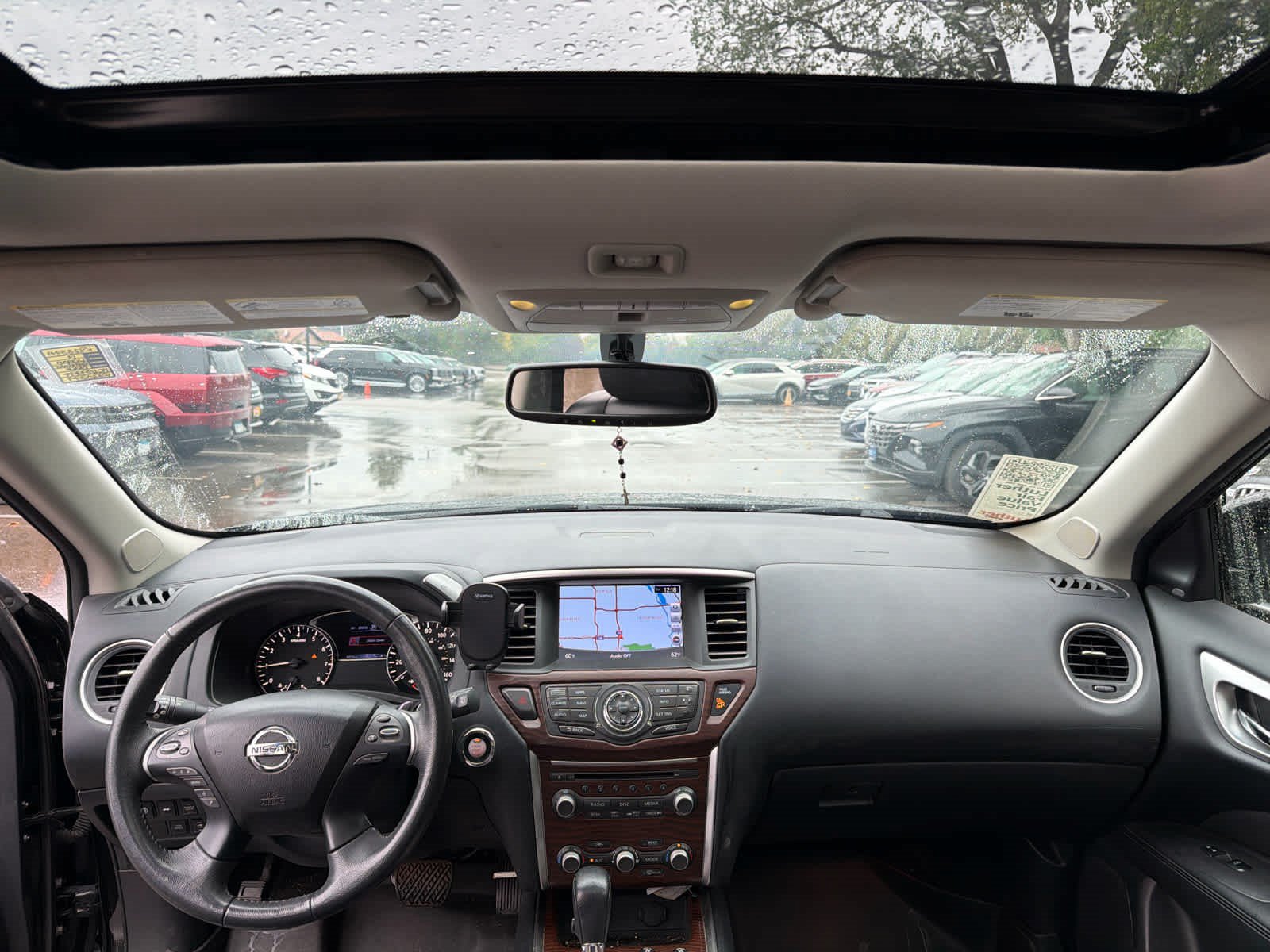 Used 2017 Nissan Pathfinder Platinum AWD/4WD image 7