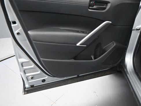 Certified 2025 Toyota Corolla Cross SE image 16