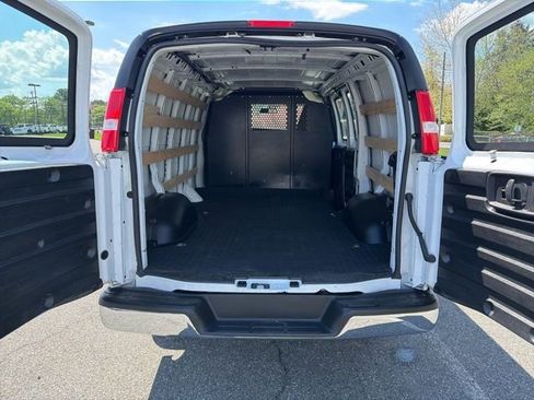 Used 2024 GMC Savana 2500 w/ Driver Convenience Package image 7