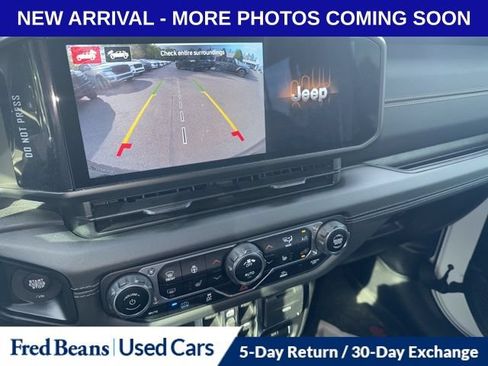 Used 2024 Jeep Wrangler Unlimited Sahara w/ Technology Group AWD/4WD image 13