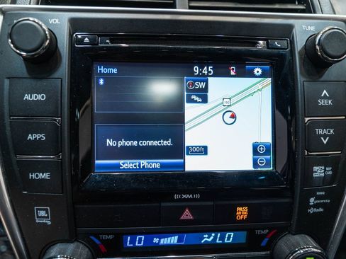 Used 2016 Toyota Camry XLE FWD image 29