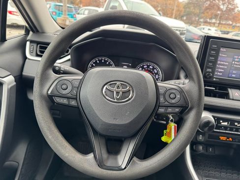 Used 2021 Toyota RAV4 LE image 12