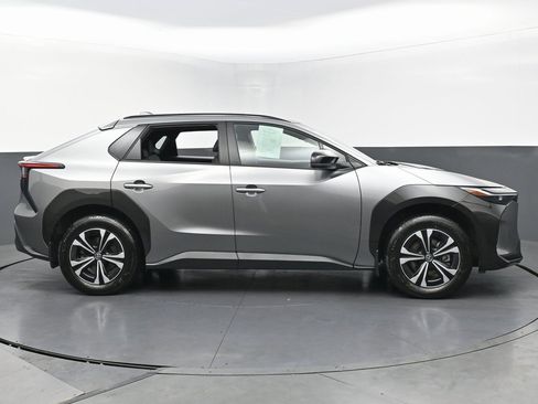 Used 2023 Toyota bZ4X XLE image 6