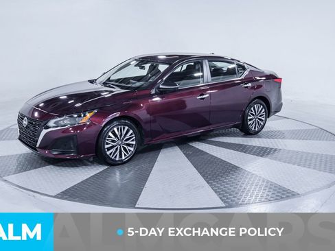 Used 2025 Nissan Altima 2.5 SV FWD image 3