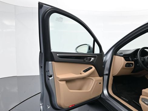 Certified 2026 Porsche Macan AWD/4WD image 16