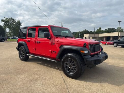 Used 2024 Jeep Wrangler Unlimited Sport AWD/4WD image 3