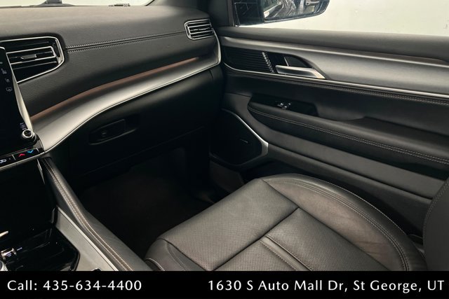 Used 2025 Jeep Wagoneer Series II AWD/4WD image 10