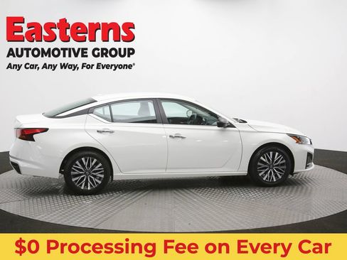 Used 2025 Nissan Altima 2.5 SV FWD image 43