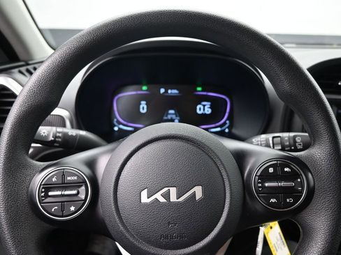 Used 2025 Kia Soul LX w/ LX Technology Package FWD image 12