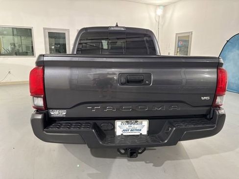 Used 2022 Toyota Tacoma SR5 w/ Technology Package RWD image 8