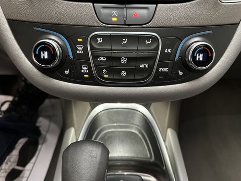 Used 2021 Chevrolet Malibu LT image 32