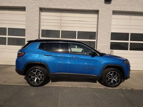 Used 2025 Jeep Compass Limited AWD/4WD image 1