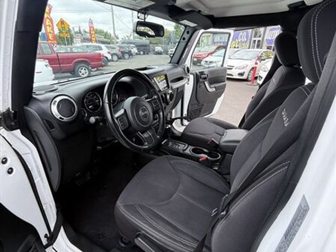 Used 2018 Jeep Wrangler Unlimited Sahara AWD/4WD image 25