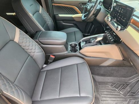Used 2024 GMC Canyon Denali w/ LPO, Denali Black Edition AWD/4WD image 13