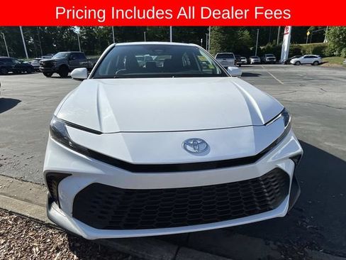 Used 2025 Toyota Camry SE FWD image 13