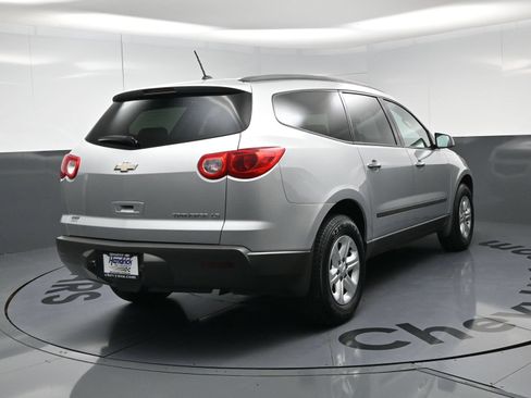 Used 2011 Chevrolet Traverse LS FWD image 9