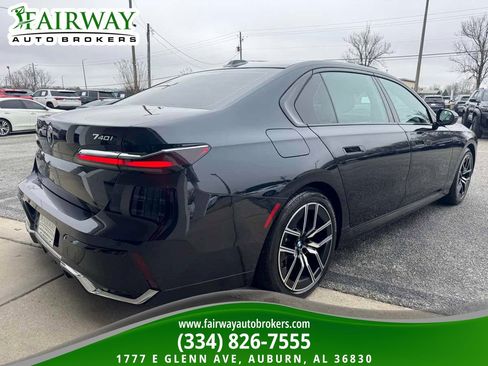 Used 2025 BMW 740i xDrive image 5