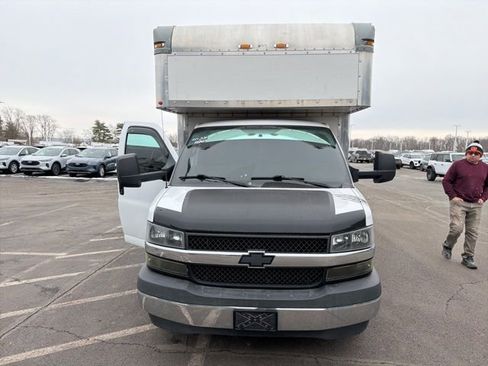 Used 2017 Chevrolet Express 3500 image 5