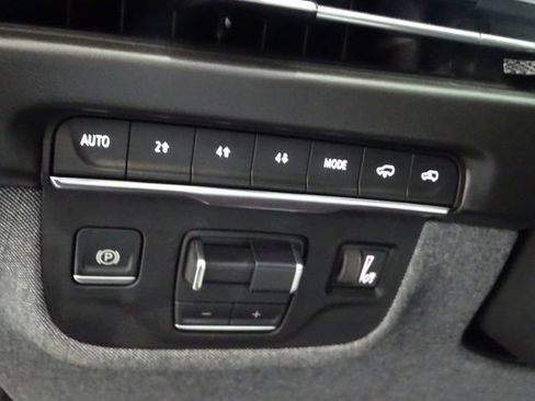 Used 2025 Cadillac Escalade ESV Sport Platinum AWD/4WD image 13