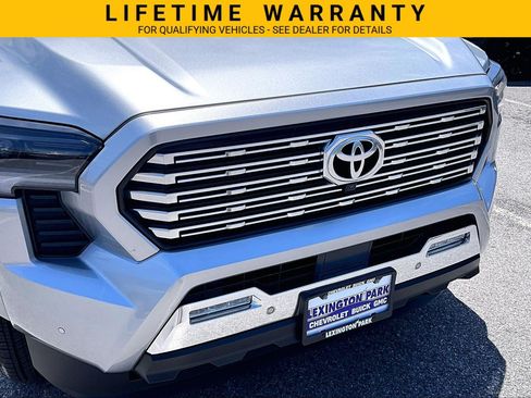 Used 2025 Toyota Tacoma Limited AWD/4WD image 32