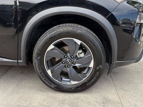 Used 2025 Nissan Rogue SV FWD image 2