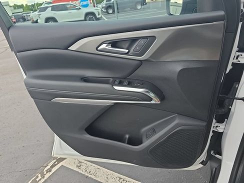 Used 2024 Chevrolet Traverse LT w/ LPO, Floor Liner Package FWD image 31