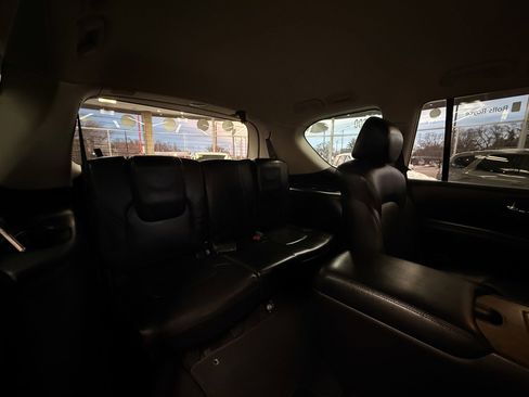 Used 2023 Nissan Armada SL w/ Captain's Chairs Package image 35