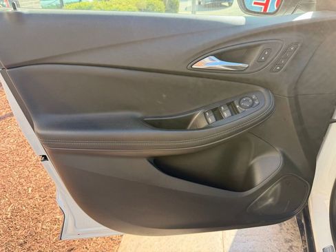 Used 2021 Buick Encore GX Essence image 16