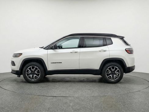 Used 2025 Jeep Compass Trailhawk AWD/4WD image 5
