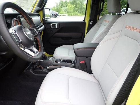 Used 2023 Jeep Gladiator Mojave w/ Cold Weather Group image 15