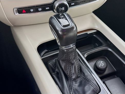 Used 2020 Volvo S60 T6 Momentum image 19