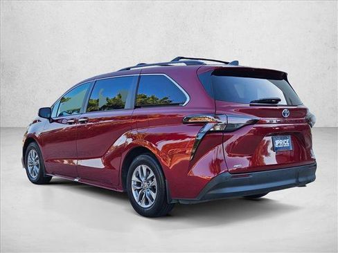 Used 2024 Toyota Sienna XLE w/ XLE Plus Package AWD/4WD image 8