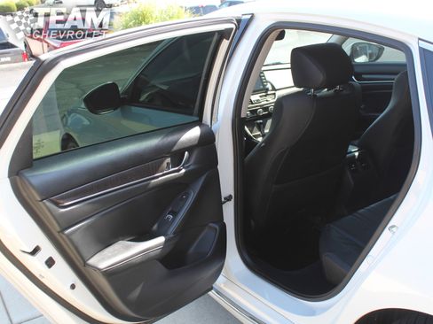 Used 2018 Honda Accord Touring image 21