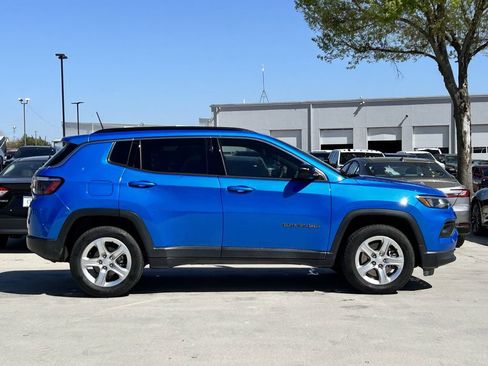 Used 2023 Jeep Compass Latitude image 3